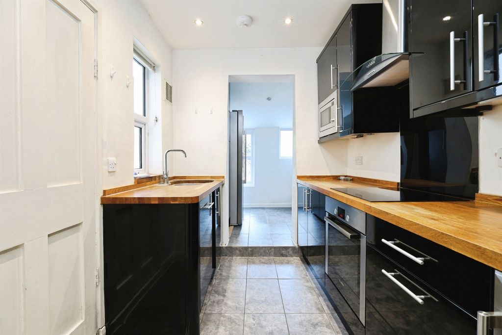 Property photo 2 of 14