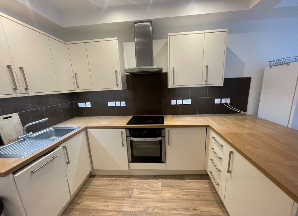 Property photo 3 of 16 Photo 7