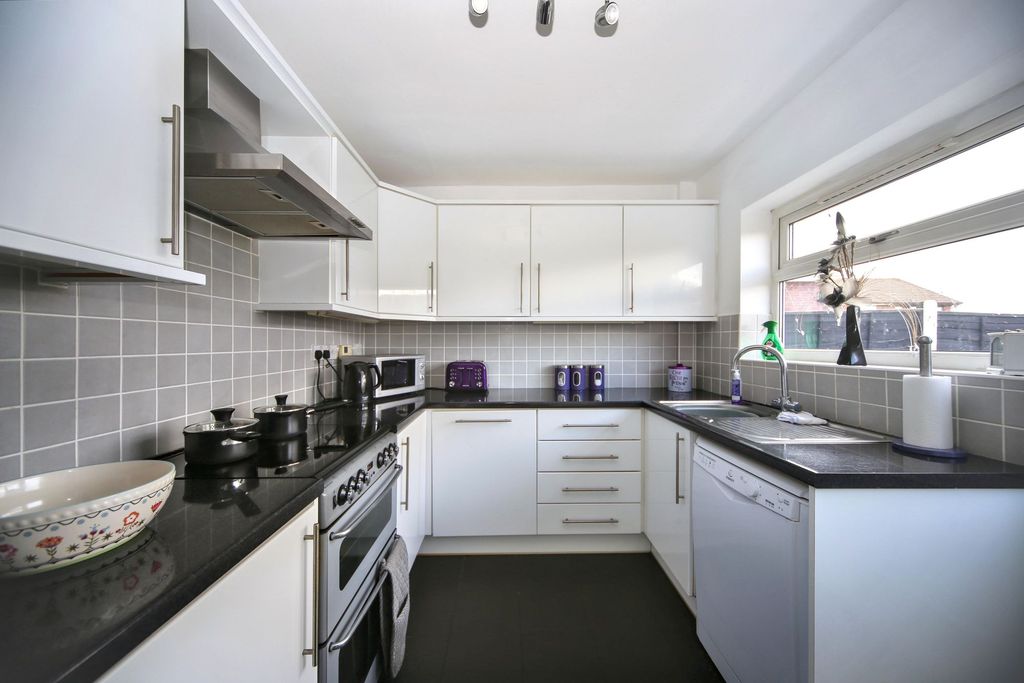 Property photo 3 of 23