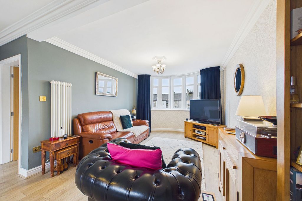 Property photo 3 of 32