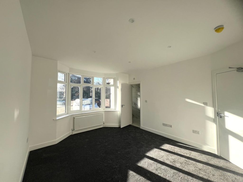 Property photo 3 of 25