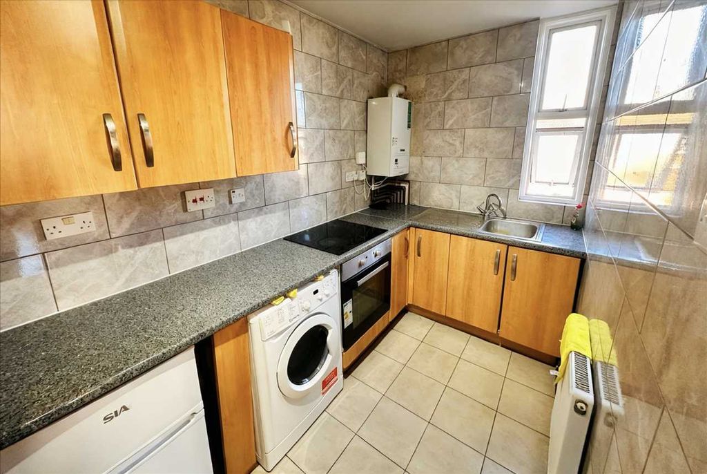 Property photo 3 of 5 Transport: