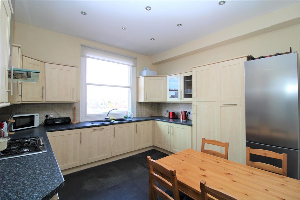 Property photo 3 of 14 Kitchen