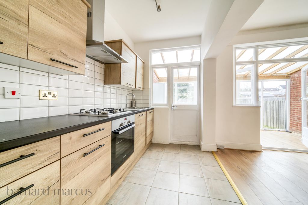 Property photo 1 of 10 Kitchen
