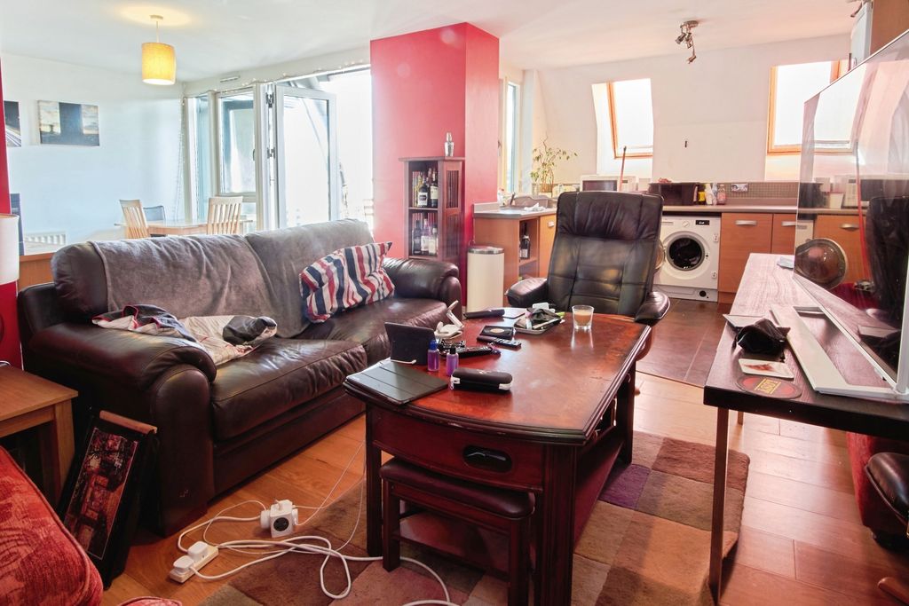 Property photo 2 of 12