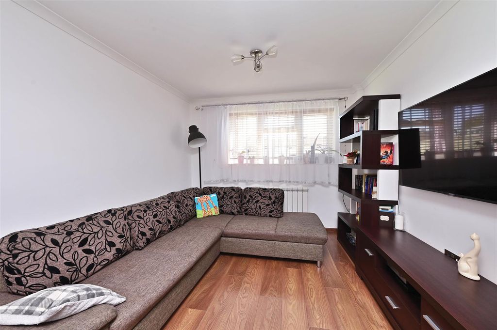 Property photo 3 of 13 Paddock Road