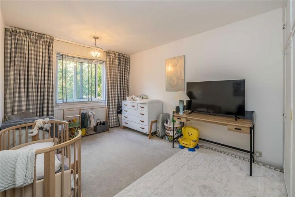 Property photo 3 of 8 Photo 6