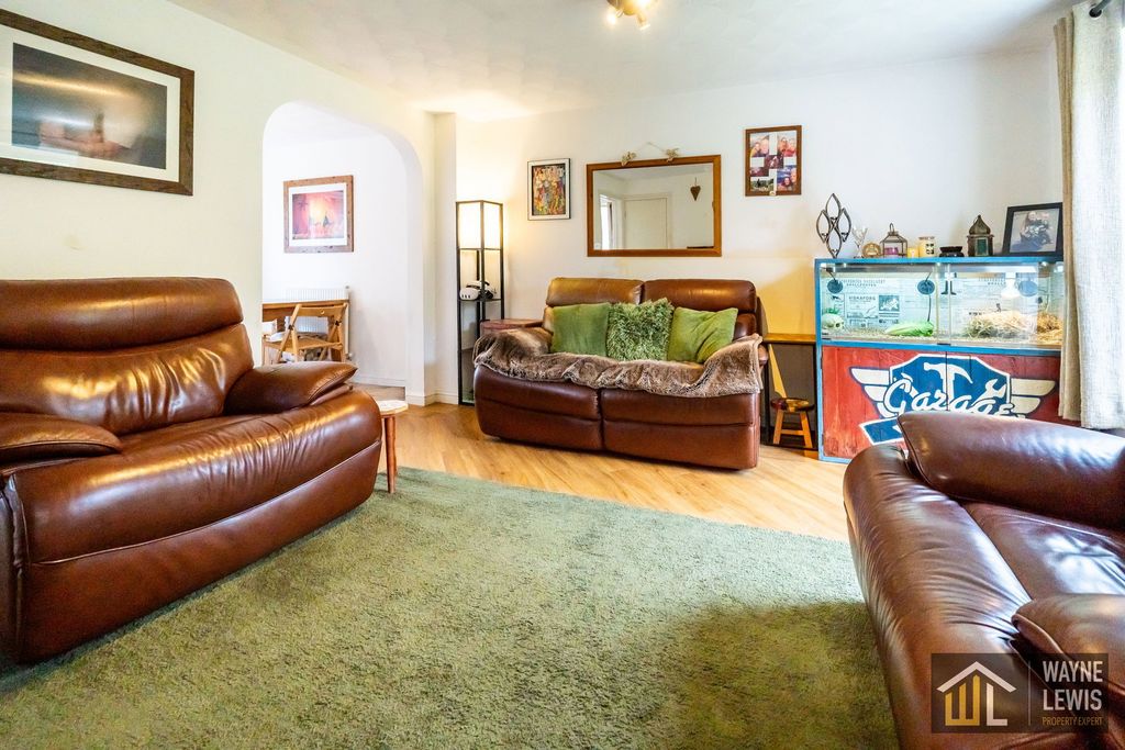Property photo 3 of 31