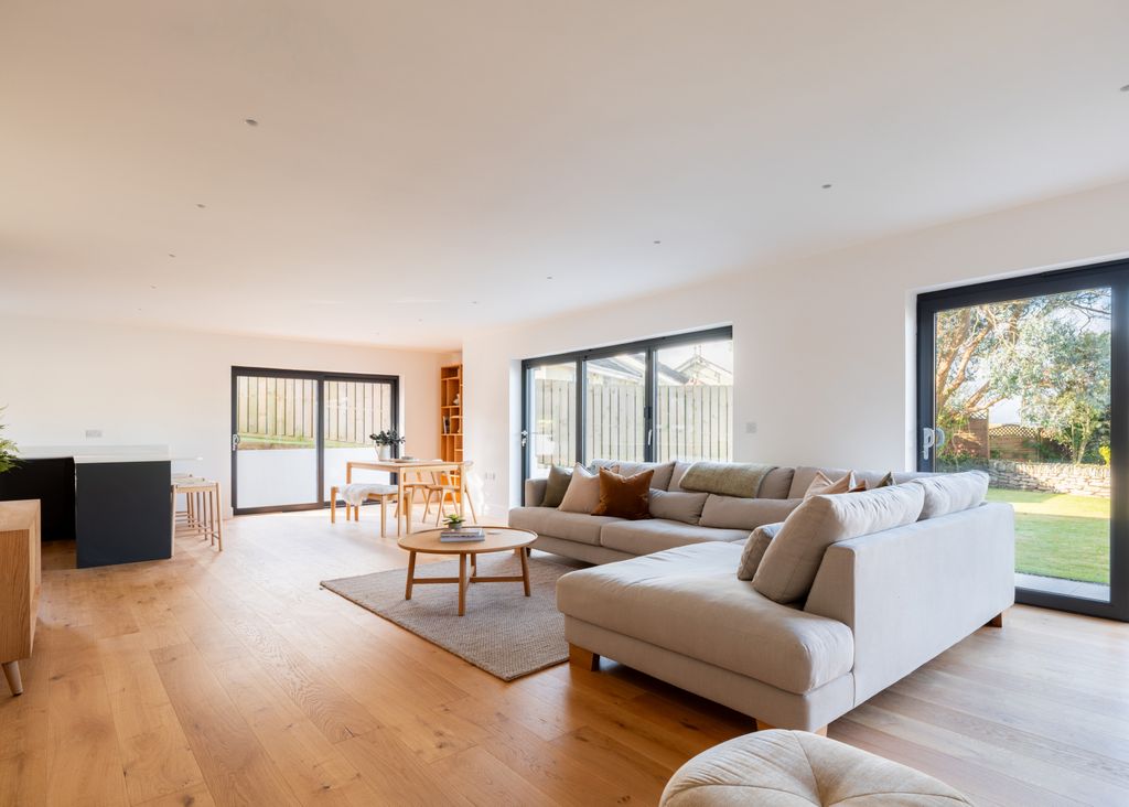 Property photo 2 of 17 Gallery
