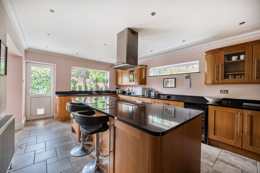 Property photo 2 of 18 Kitchen