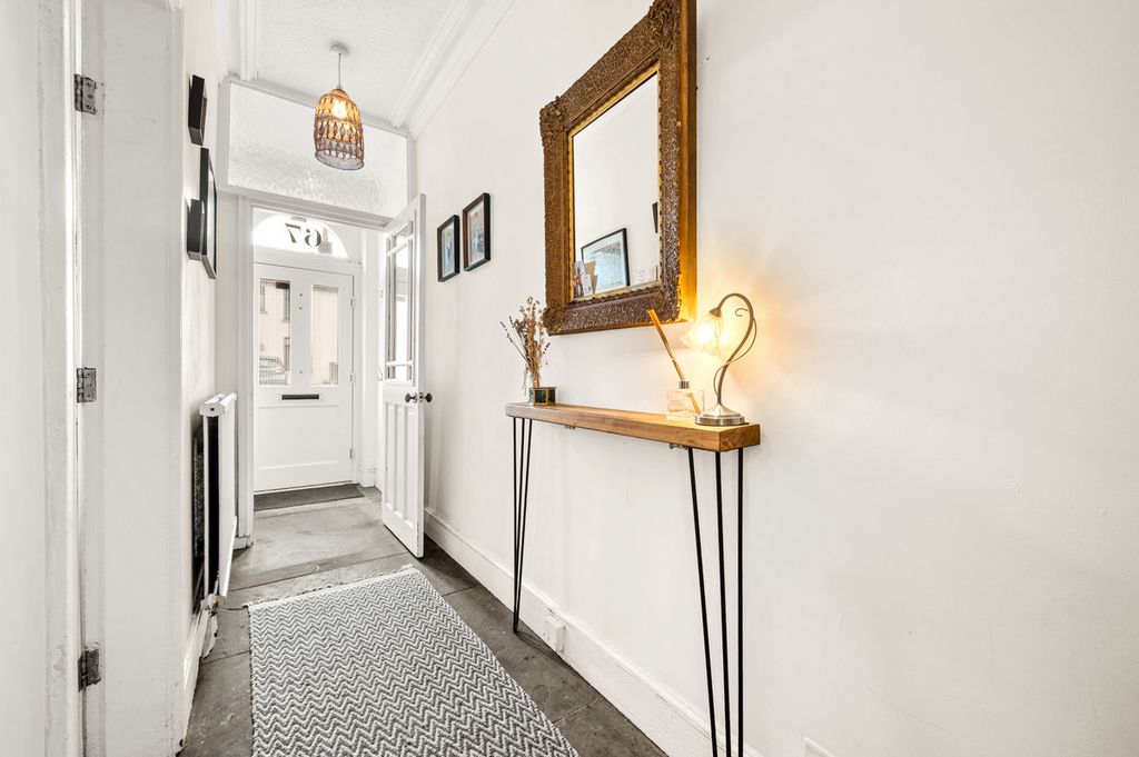 Property photo 3 of 30