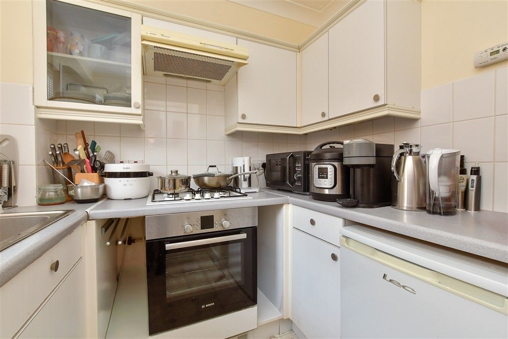 Property photo 2 of 10 Kitchen