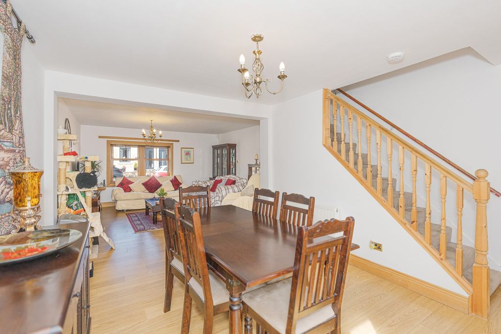 Property photo 3 of 39