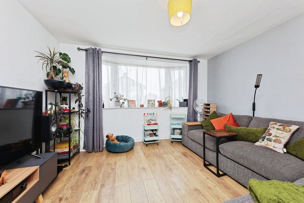 Property photo 3 of 19 Pbox-Img.Jpg