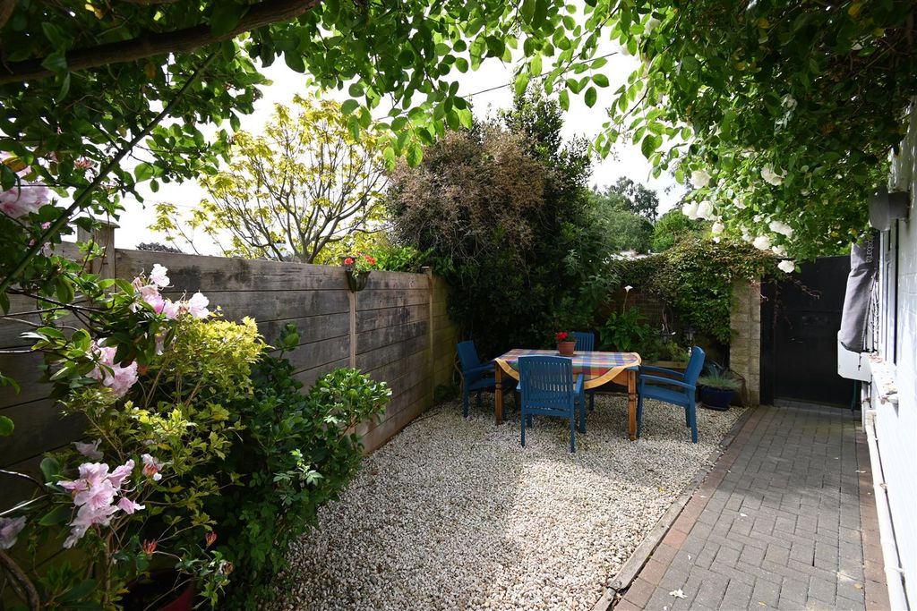 Property photo 2 of 23