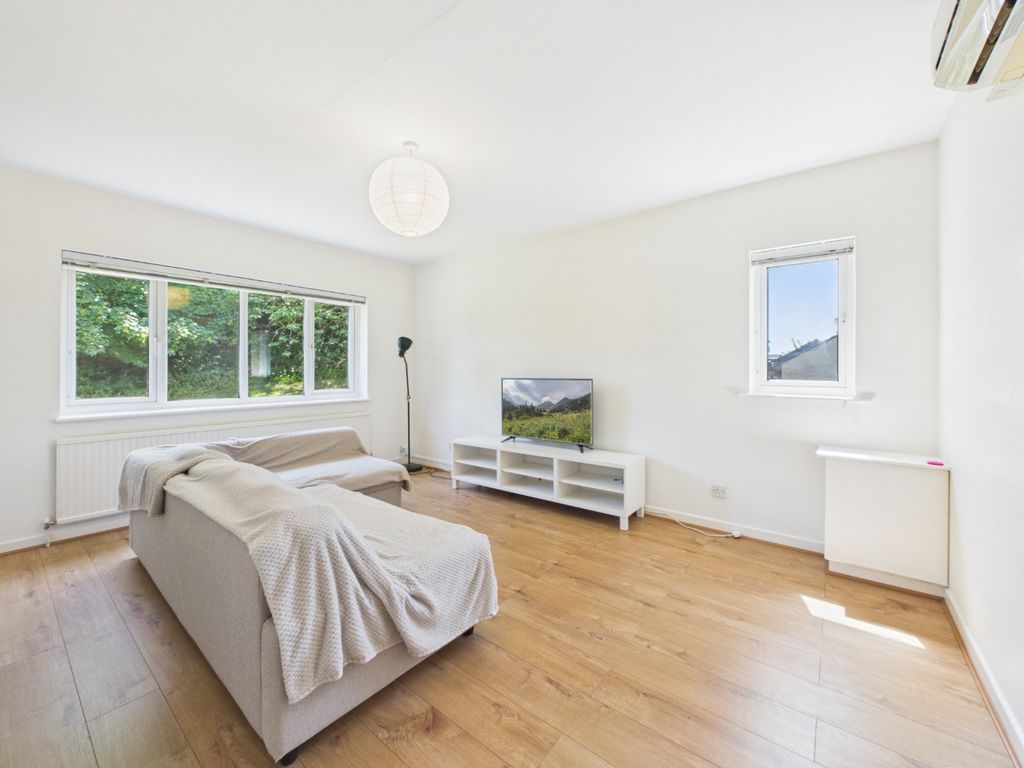 Property photo 3 of 8 5205865