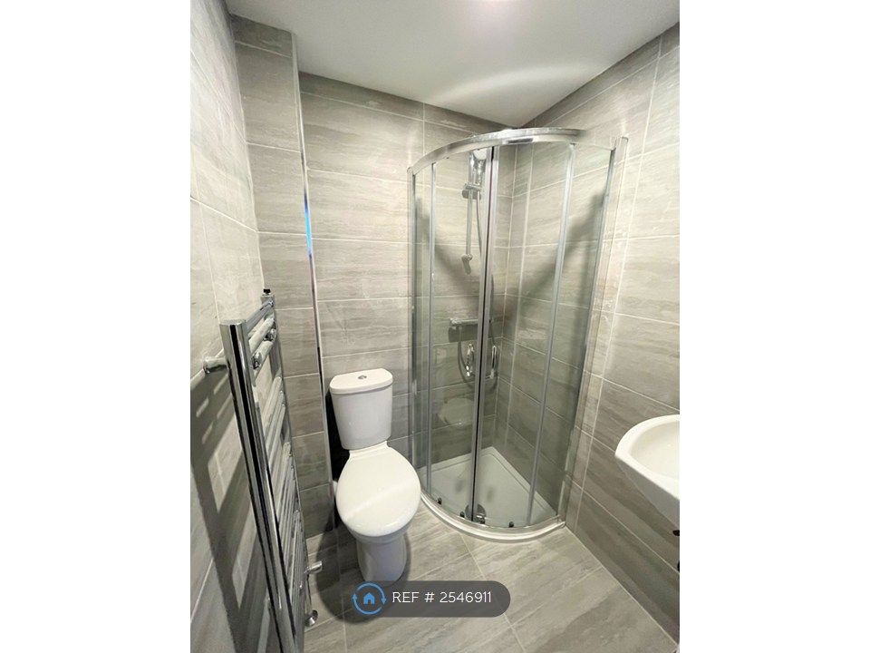 Property photo 3 of 8 Ensuite Bathroom