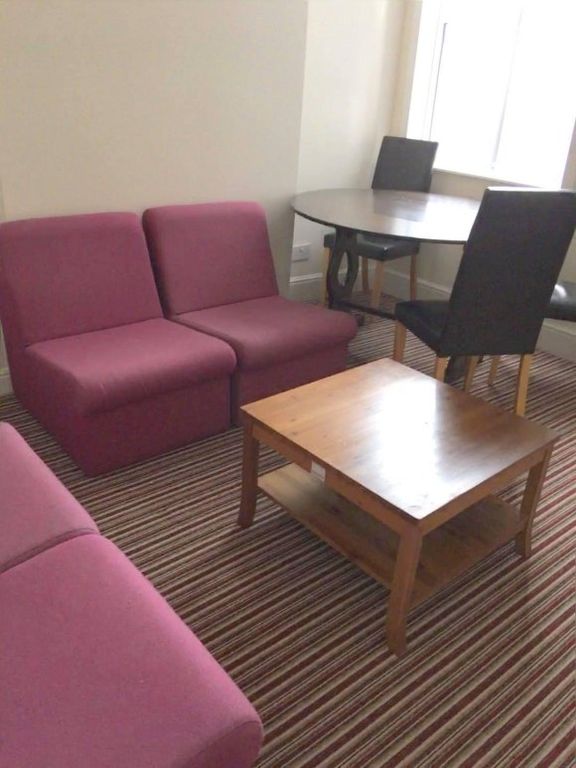 Property photo 3 of 8 Lounge