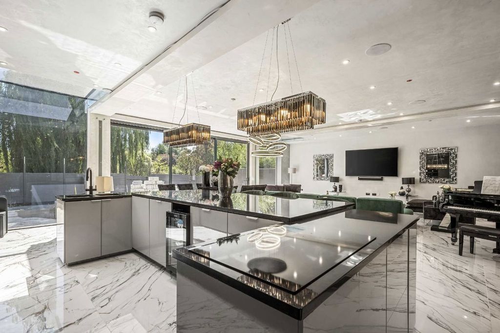 Property photo 3 of 14