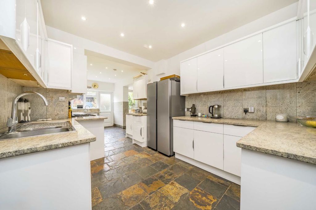 Property photo 2 of 14