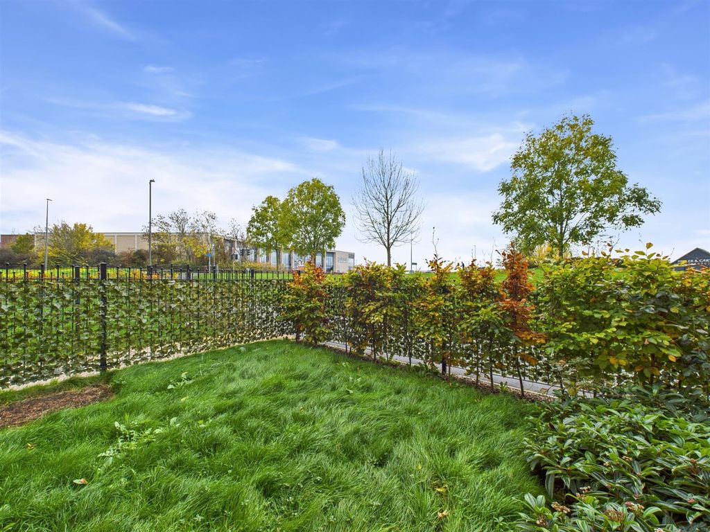 Property photo 2 of 10 Cam02435G0-Pr0077-Still010.Jpg