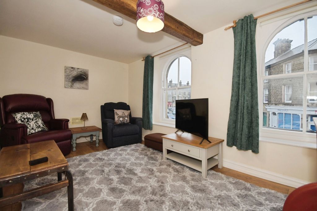 Property photo 2 of 17 Lounge