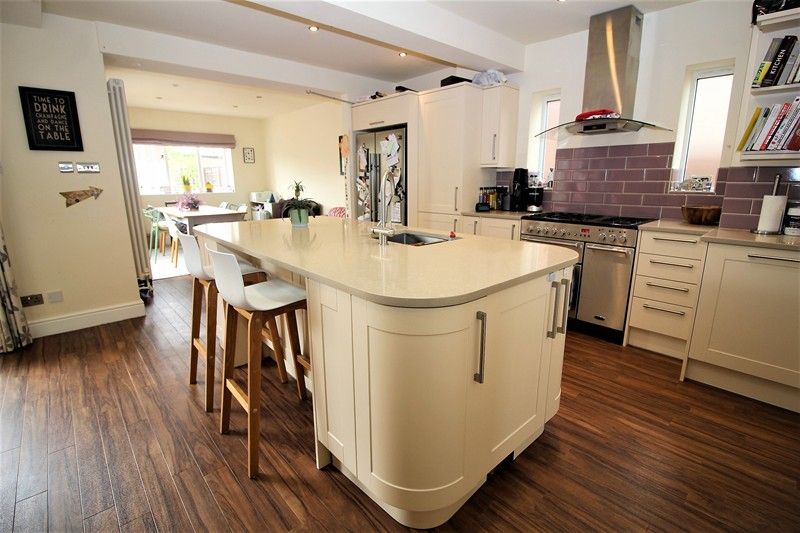 Property photo 2 of 10 Kitchen