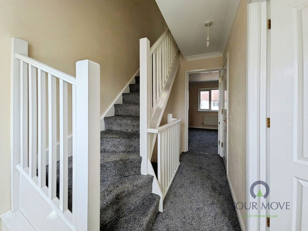 Property photo 2 of 9 Hallway