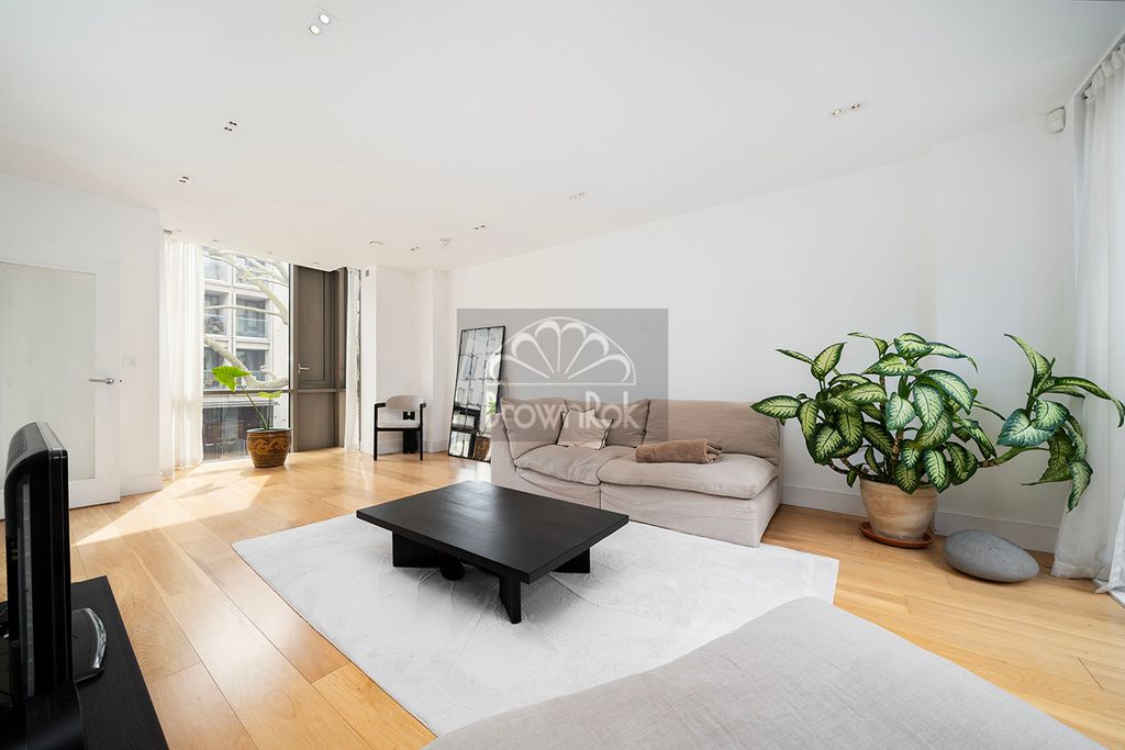 Property photo 2 of 14 W03