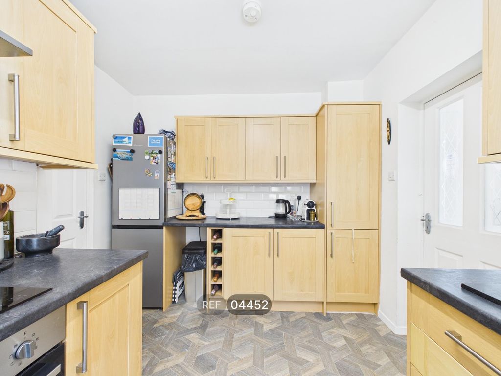 Property photo 3 of 16 Kitchen