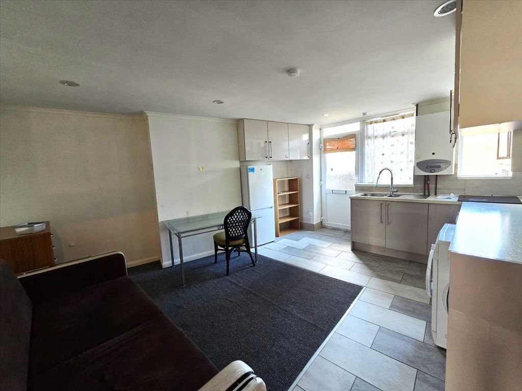 Property photo 2 of 7
