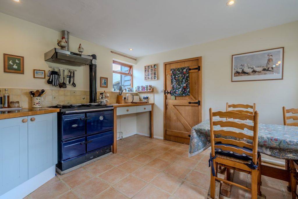 Property photo 2 of 30