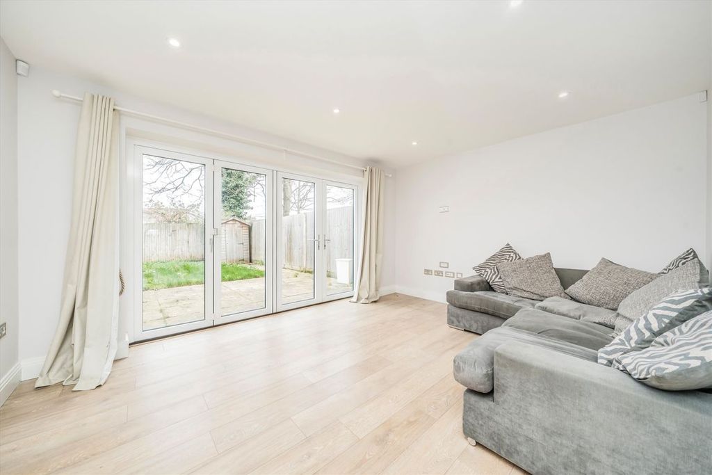 Property photo 3 of 6