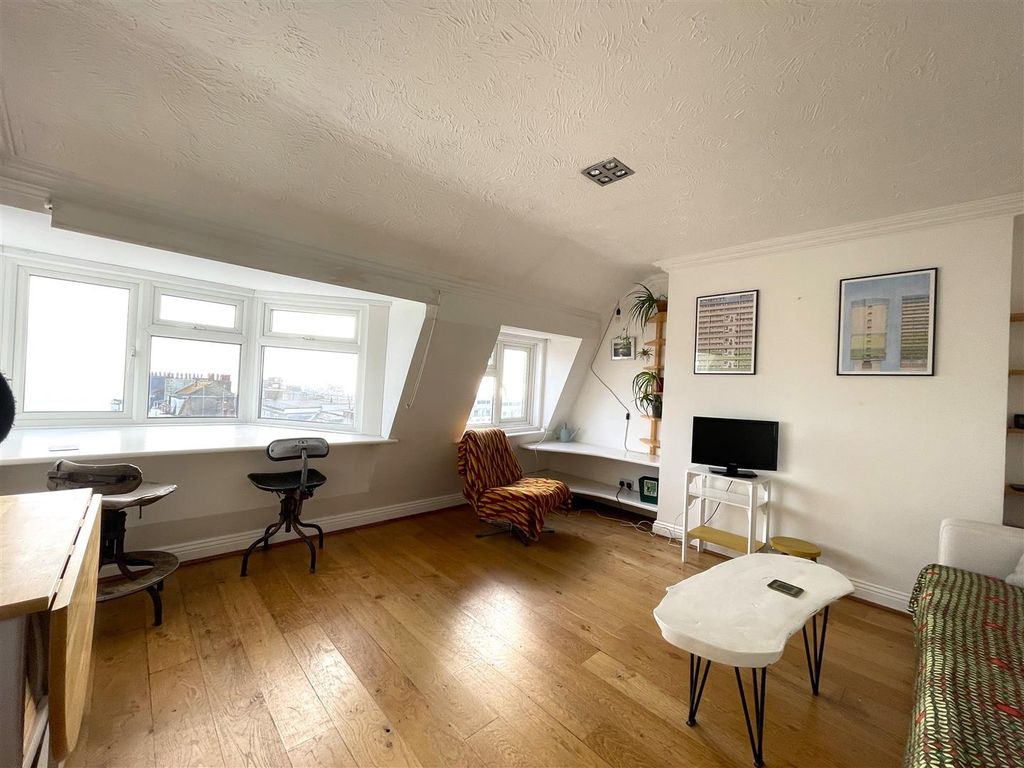 Property photo 2 of 19 Alt Lge.Jpg