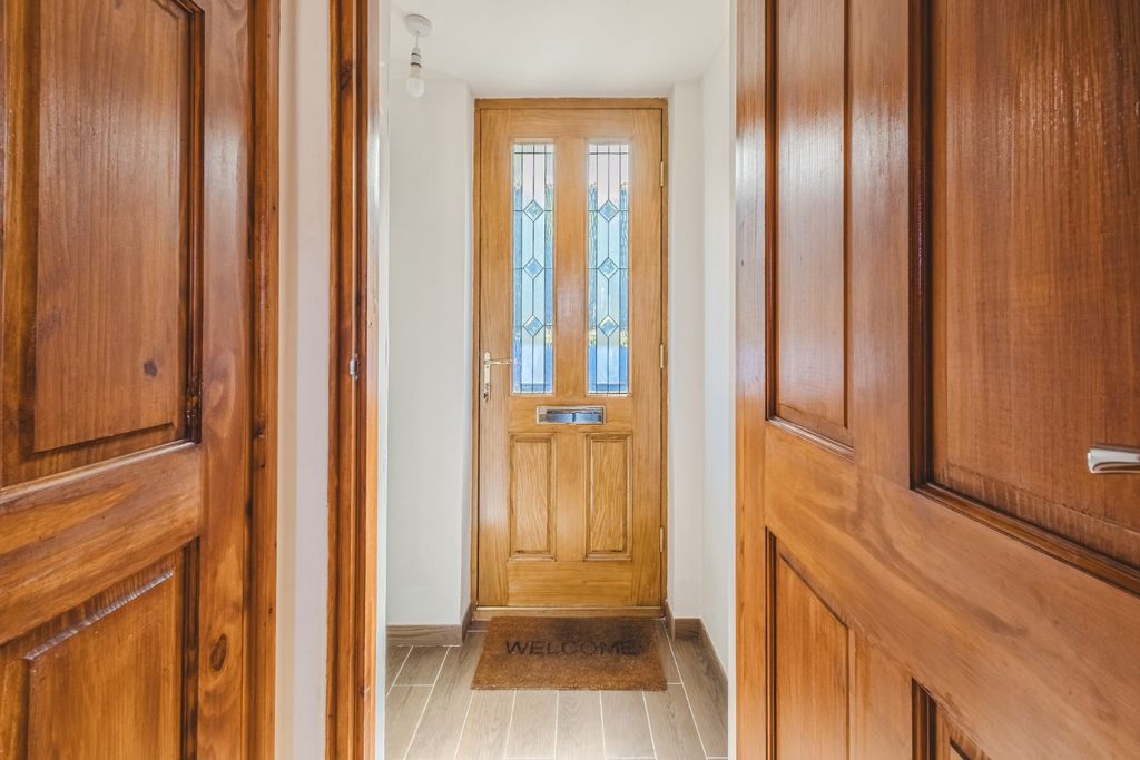 Property photo 2 of 13 5116452