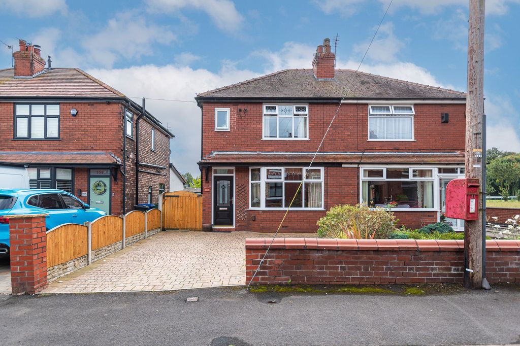 Property photo 1 of 31