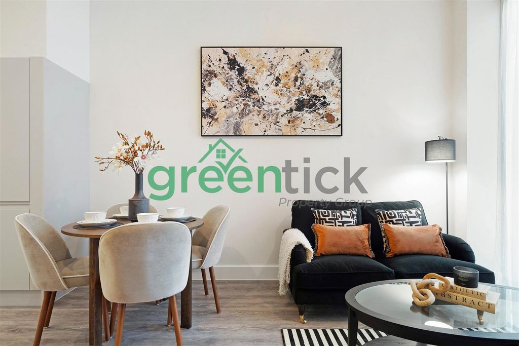 Property photo 3 of 14 2 Bed The Stow, Harlow - 2Zikvradrpbd1Urvz6Du.Jpg