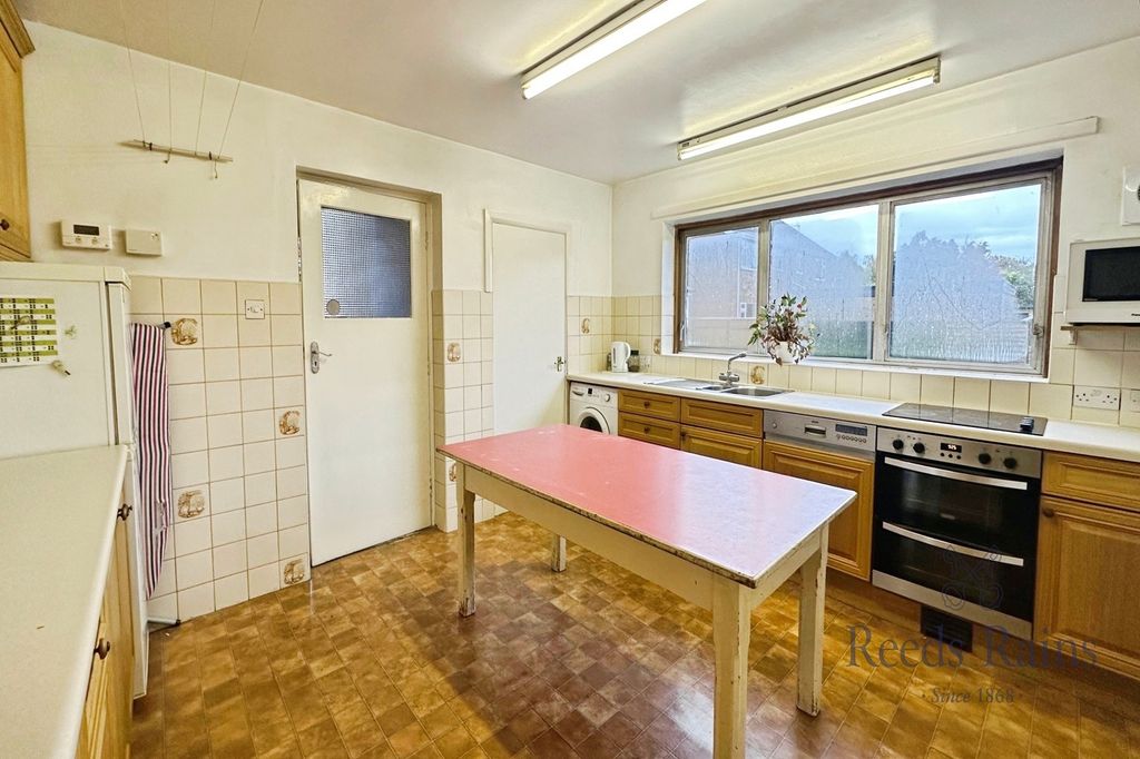 Property photo 2 of 17 Kitchen