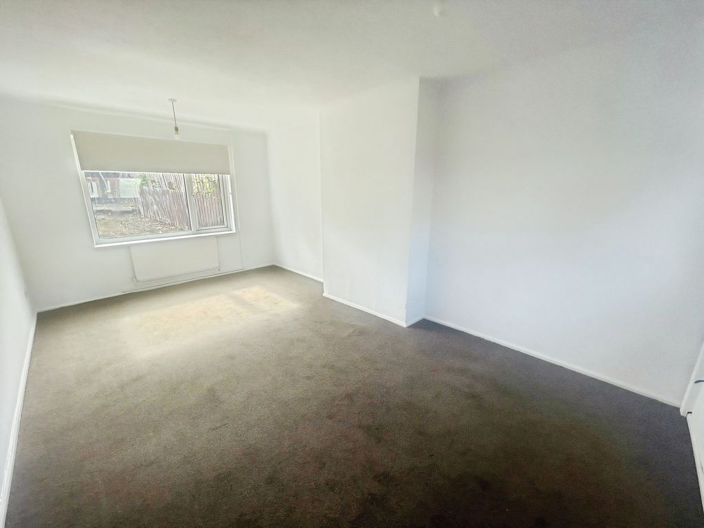 Property photo 3 of 7 Photo 7