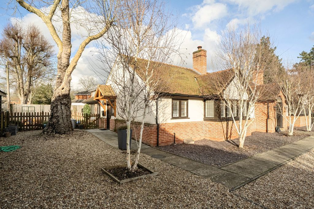 Property photo 1 of 23 1406925-23-6989Fa...