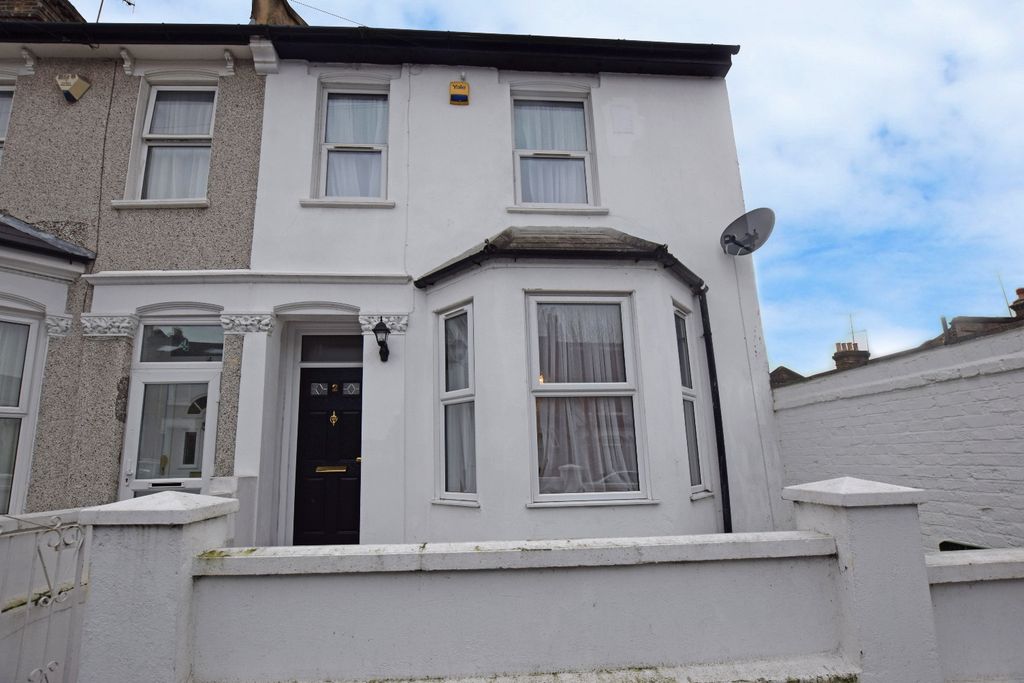 Property photo 1 of 11 External