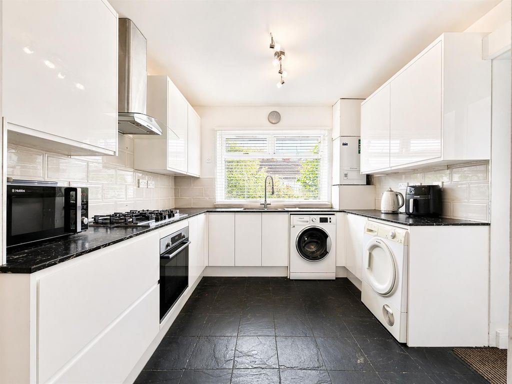 Property photo 2 of 14 Kitchen