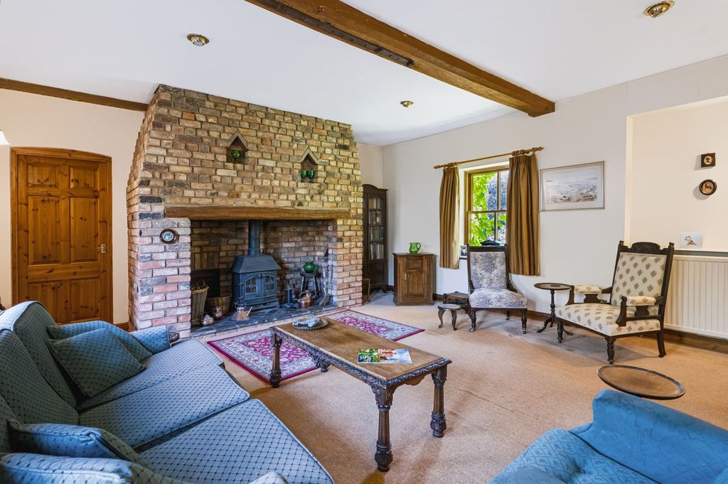 Property photo 2 of 33