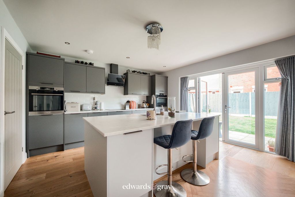 Property photo 2 of 25