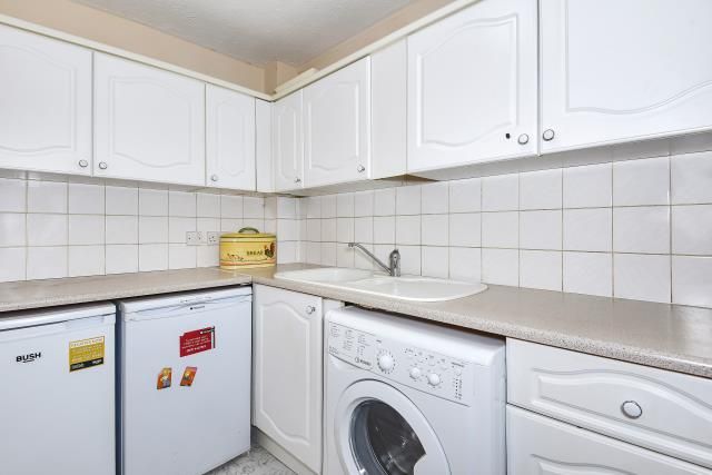 Property photo 2 of 10 Kitchen