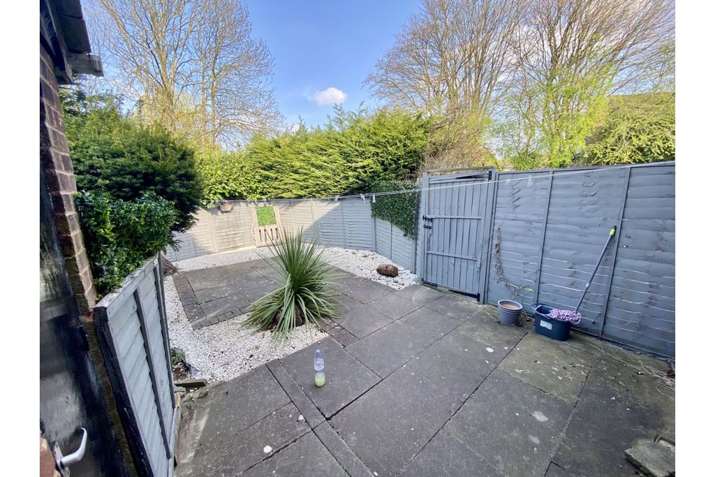 Property photo 3 of 14 Garden