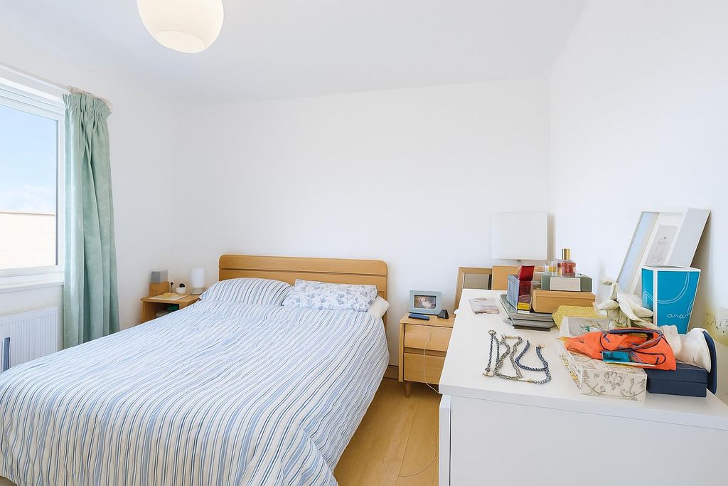 Property photo 2 of 5 Bedroom