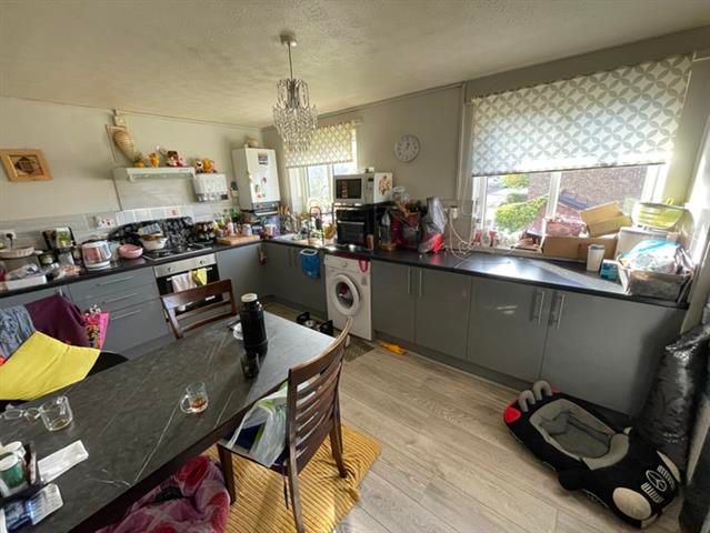 Property photo 3 of 8 Kitchen