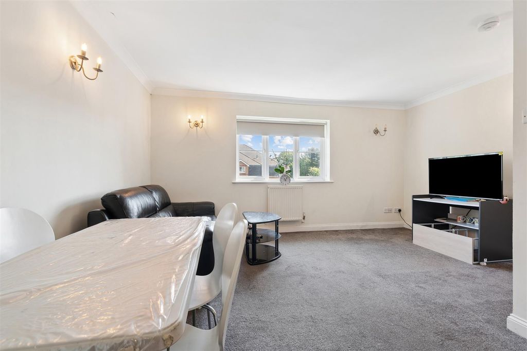 Property photo 2 of 11 12 Mountcombe House Sw19 Reception 1.Jpg