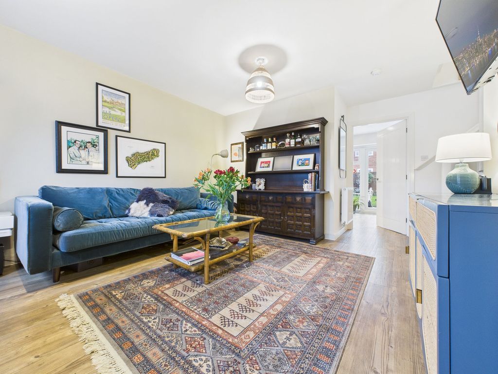 Property photo 2 of 17 Lounge